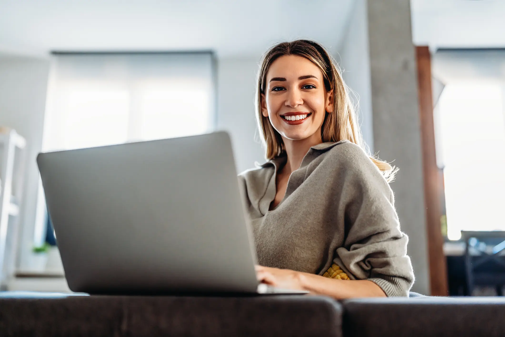 MyRent – Everything you need for a successful tourism business! zena laptop osmjeh zena laptop osmjeh